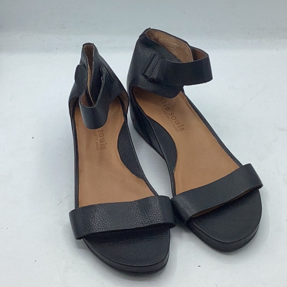 Gentle Souls by Kenneth Cole
Women's Gianna 2 Wedge Sandals Sz 8.5
